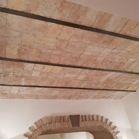 Via Di Montegiordano